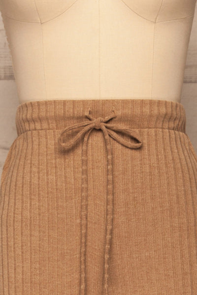 Set Shelyza Taupe Crop Top & Pants | La petite garçonne front pants close-up