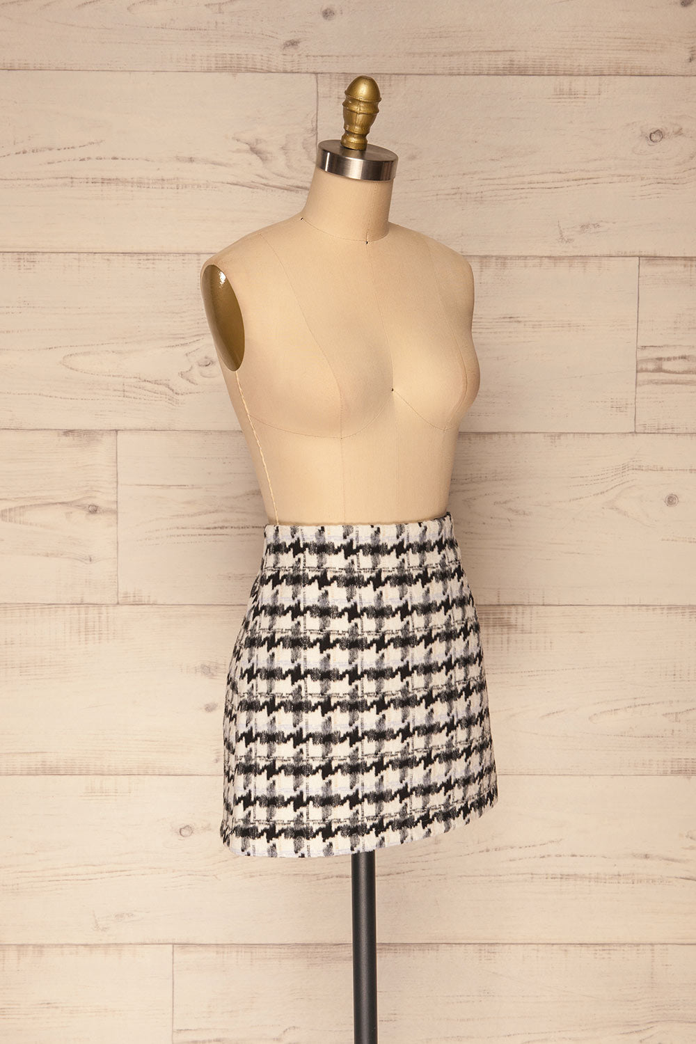 Sadie Black Short Houndstooth Skirt | La petite garçonne side view 