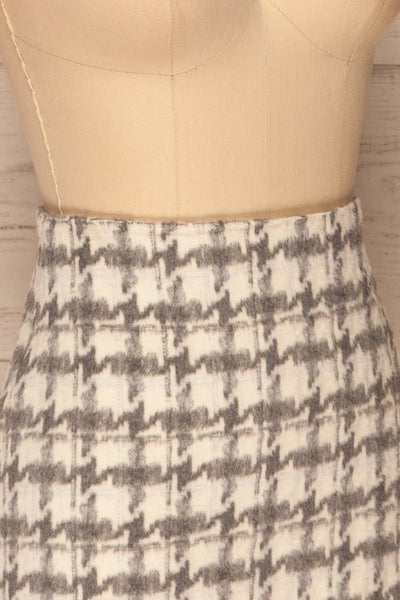 Sadie Grey Short Houndstooth Skirt | La petite garçonne side close-up