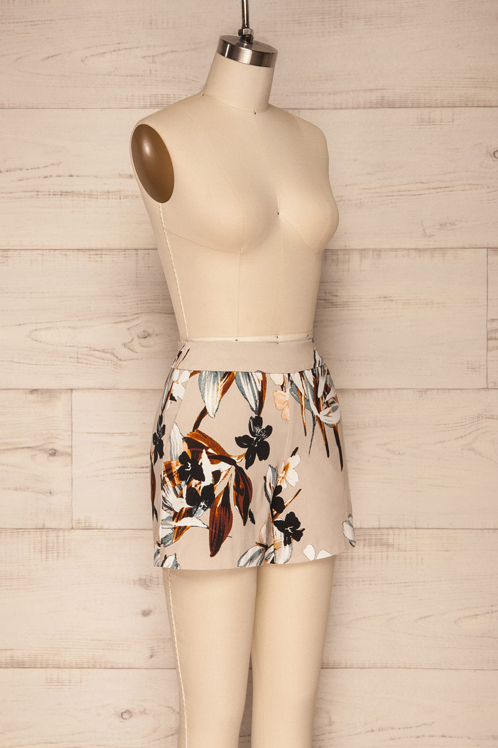 Salerno Beige Floral Shorts w/ Pockets | La petite garçonne side view