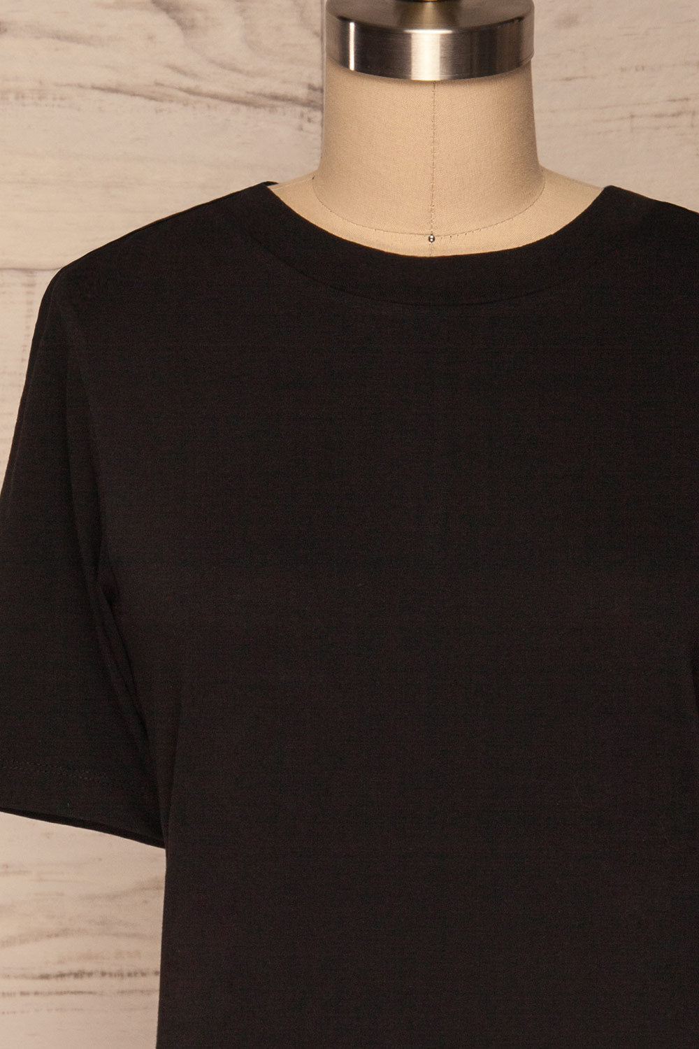 Schore Black Organic Cotton T-Shirt | La petite garçonne front close up