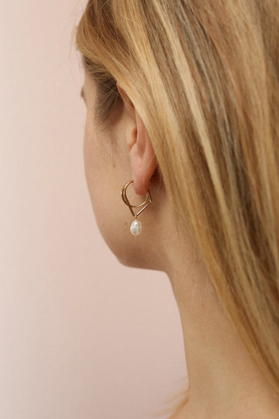 Scleractinia Golden Hoop Earrings with Pearl | La Petite Garçonne on model