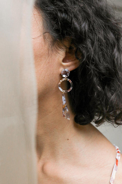 Selas Café Brown Marbled Plastic Pendant Earrings | La Petite Garçonne