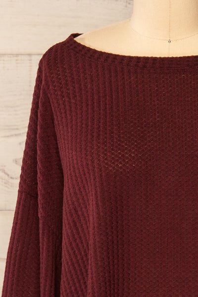 Sepino Burgundy Cropped Knit Sweater | La petite garçonne front close-up