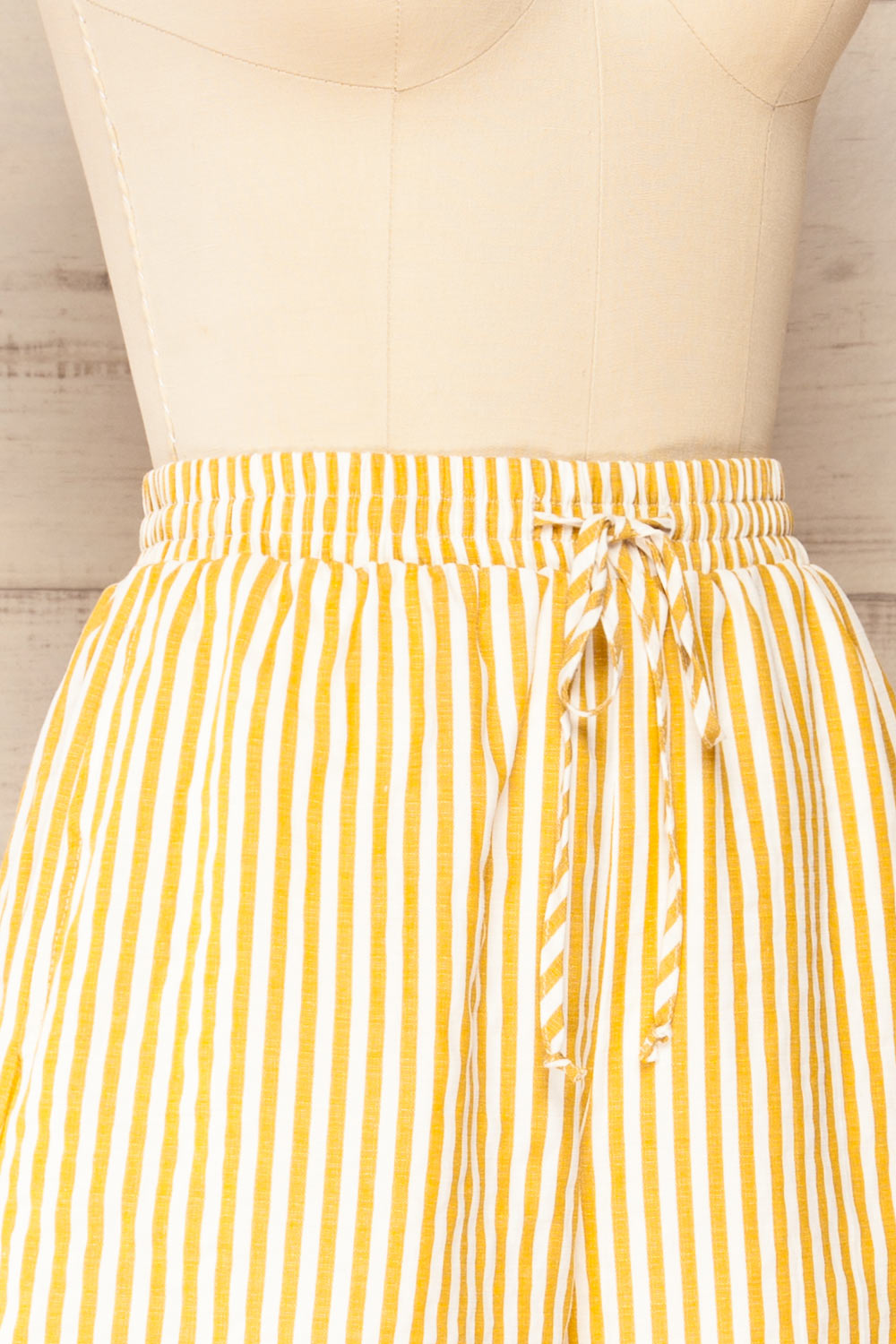 Set Ciney Yellow Stripped Shorts & 3/4 sleeves Shirt | La petite garçonne side close-up