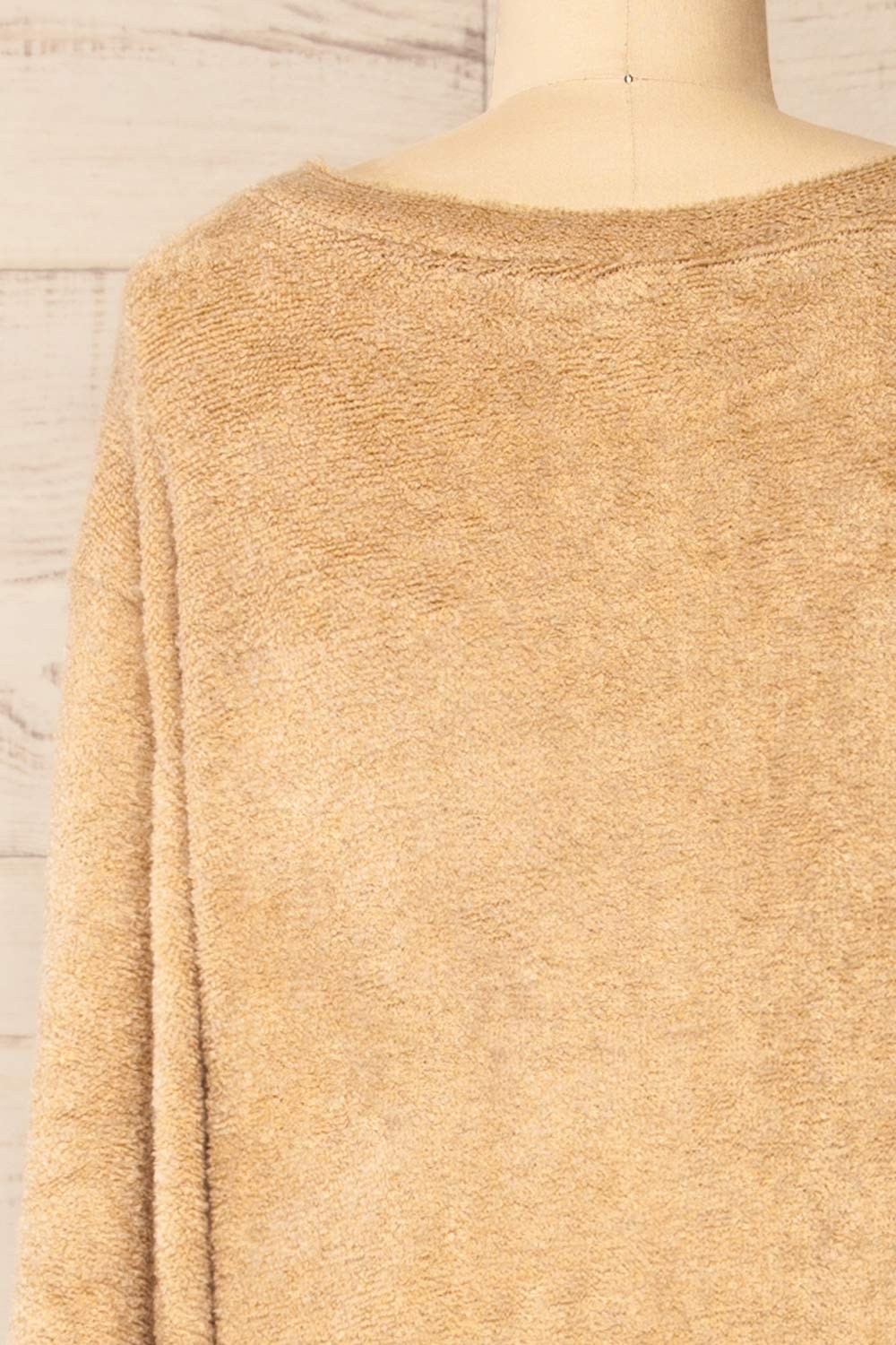 Set Diez Beige Textured Dress & Cardigan | La petite garçonne top back close-up