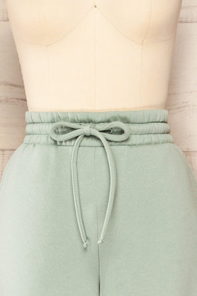 Set Luqa Green Sweater & Joggers | La petite garçonne front close up pants