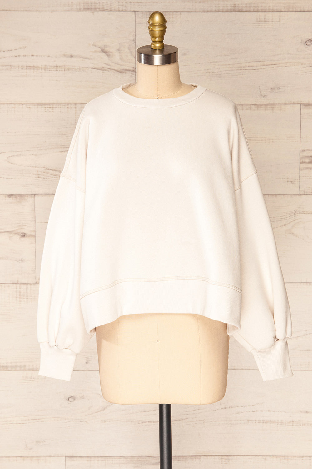 Set Luqa Ivory Sweater & Joggers Set | La petite garçonne top front view 