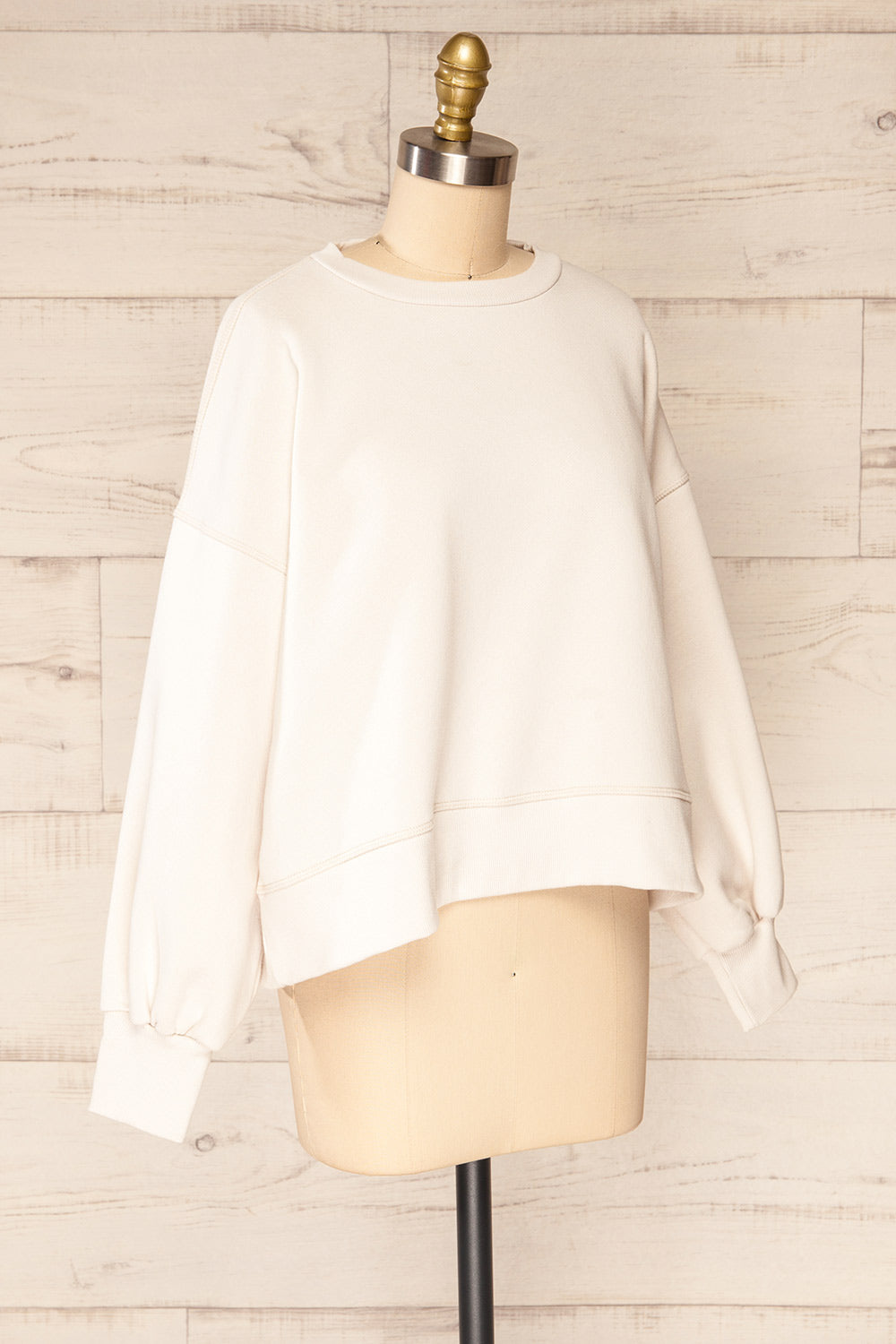 Set Luqa Ivory Sweater & Joggers Set | La petite garçonne top side view 