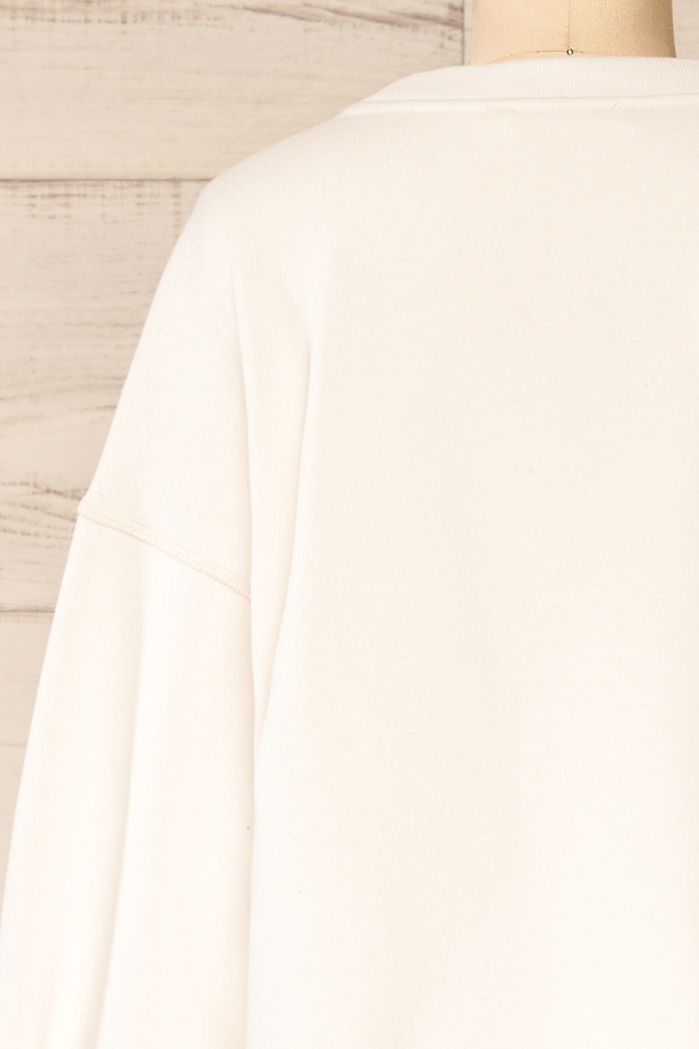 Set Luqa Ivory Sweater & Joggers Set | La petite garçonne top back close-up