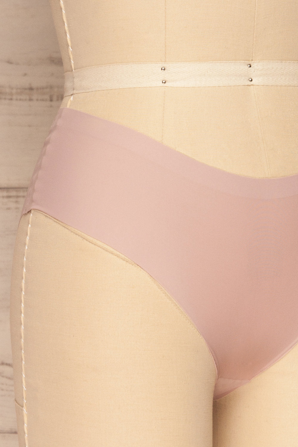 Set Veria Pack of 3 Seamless Undies | La petite garçonne side view close up blush