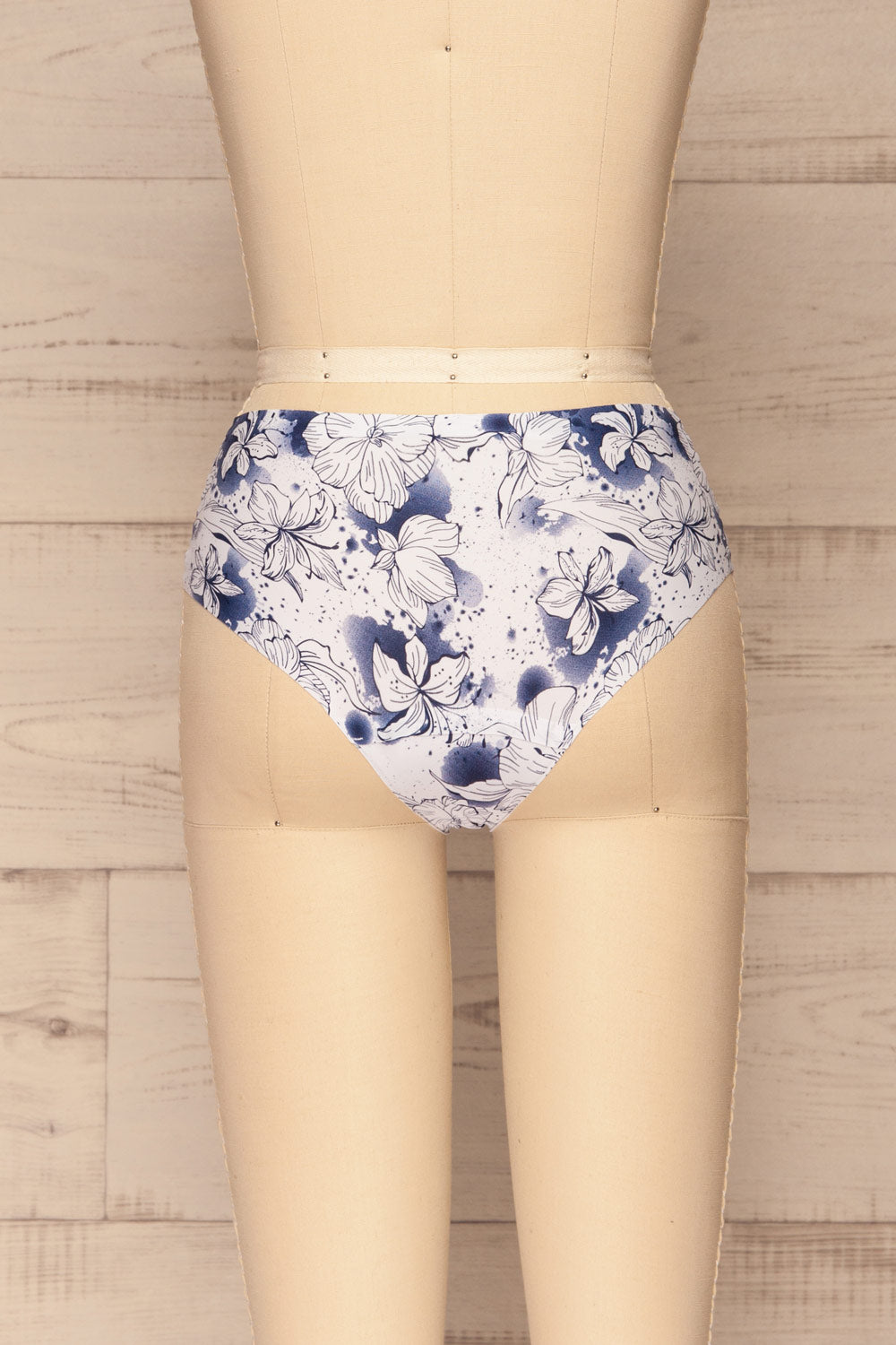 Set Veria Pack of 3 Seamless Undies | La petite garçonne back close up flower