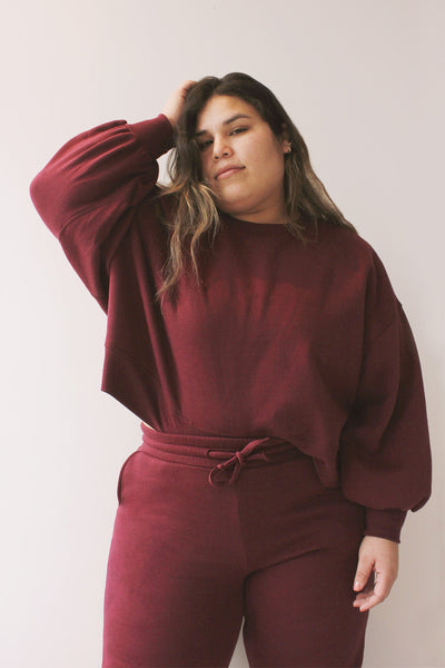 Set Luqa Burgundy Sweater & Joggers | La petite garçonne model