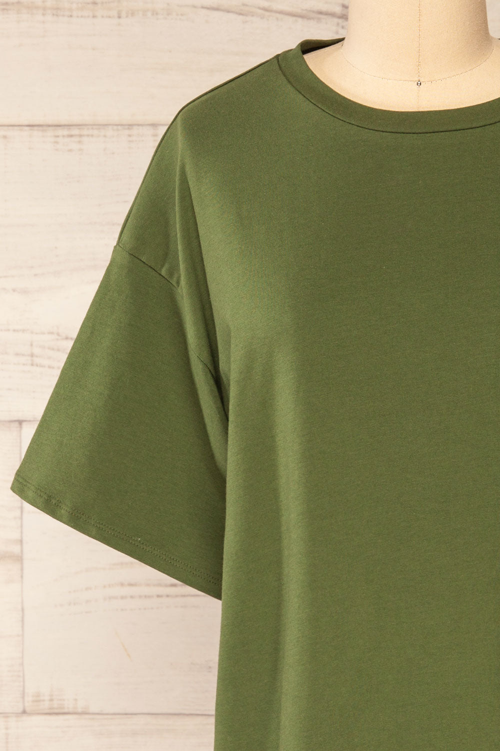 Sindi Green Oversized Cotton T-Shirt | La petite garçonne front close-up