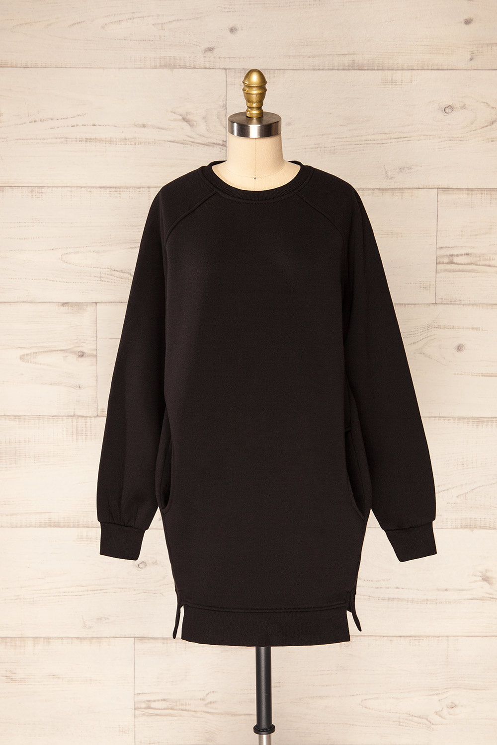 Tarnow Black Long Sweatshirt with Pockets | La petite garçonne front view 