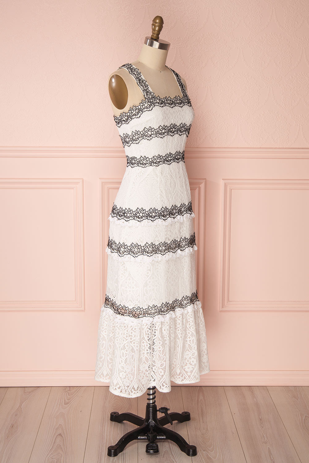 Taurua | White Lace Dress