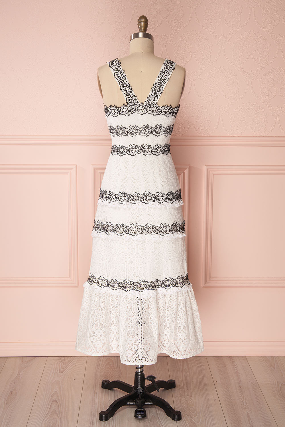 Taurua | White Lace Dress