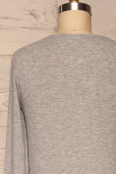 Teplice Grey Sweater | Chandail Gris back close up | La petite garçonne