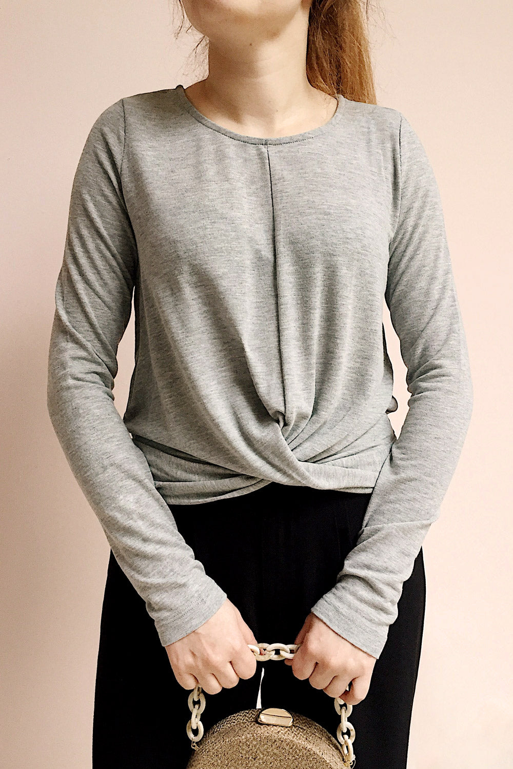 Teplice Grey Sweater | Chandail Gris photo | La petite garçonne