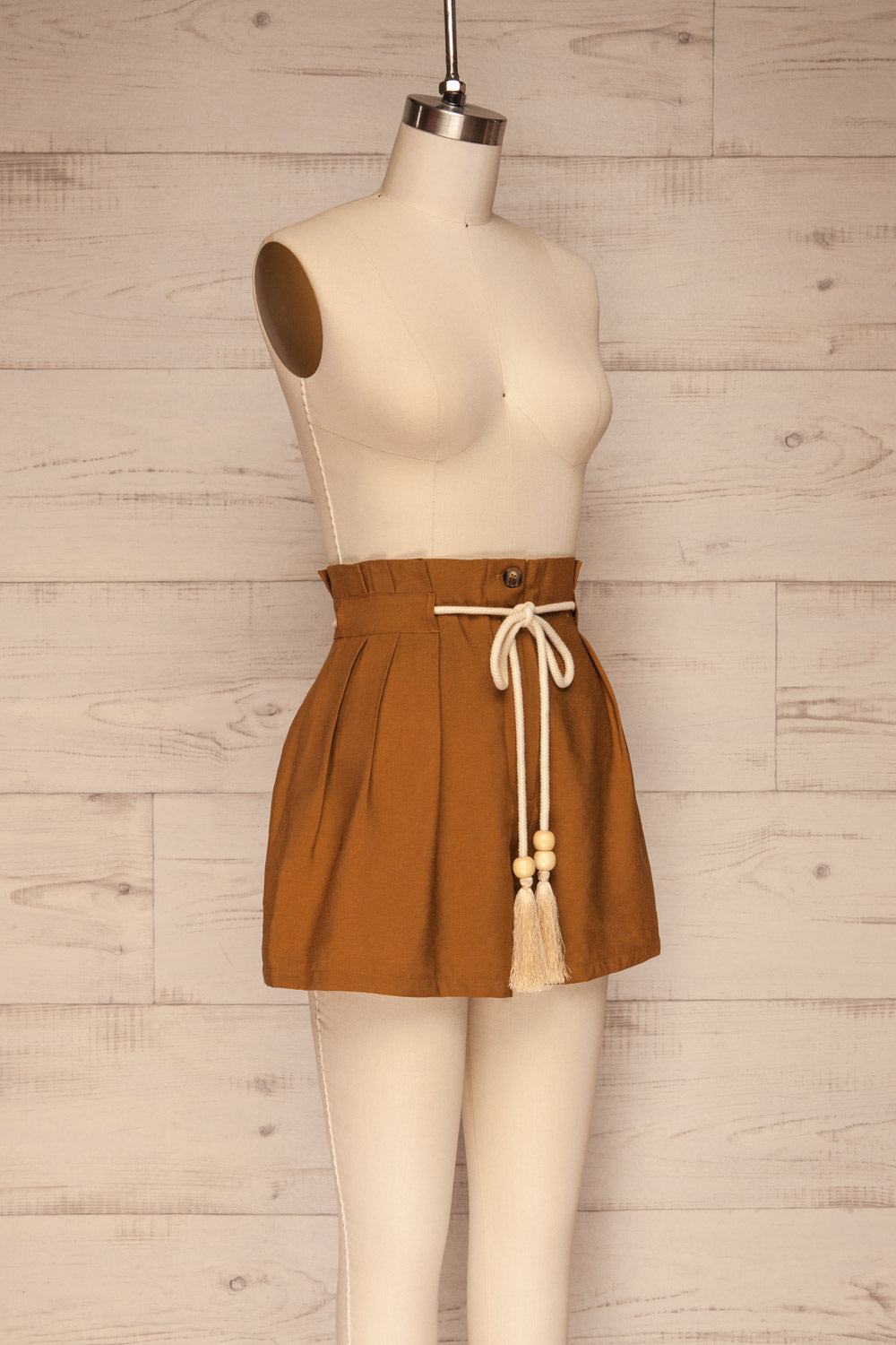 Thilburg Brown High Waist Shorts | La petite garçonne side view