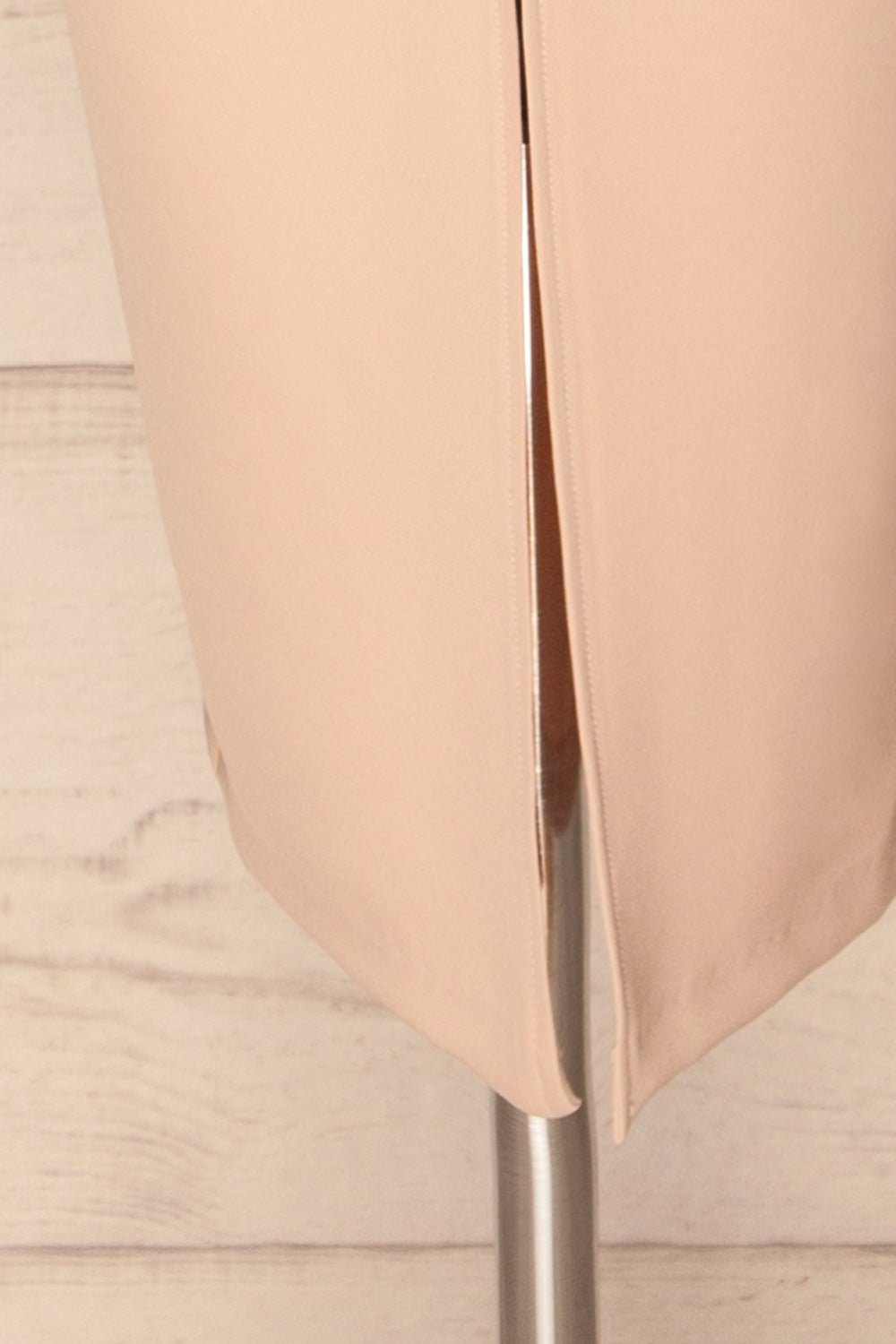 Tivoli Blush Pink V-Neck Midi Dress | La petite garçonne  bottom 