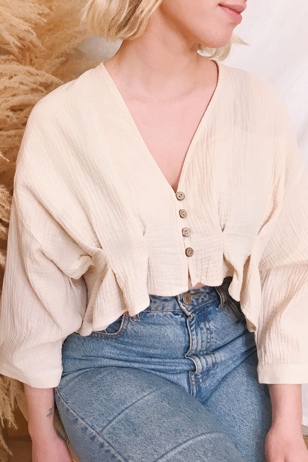 Westport Beige Cropped Blouse w/ Frills | La petite garçonne model