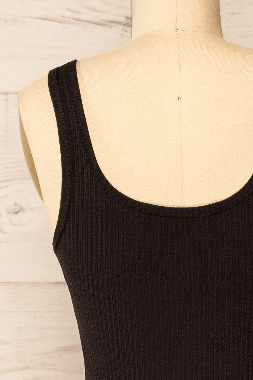 Tseri Black Cropped Large Straps Tank Top | La petite garçonne back close-up