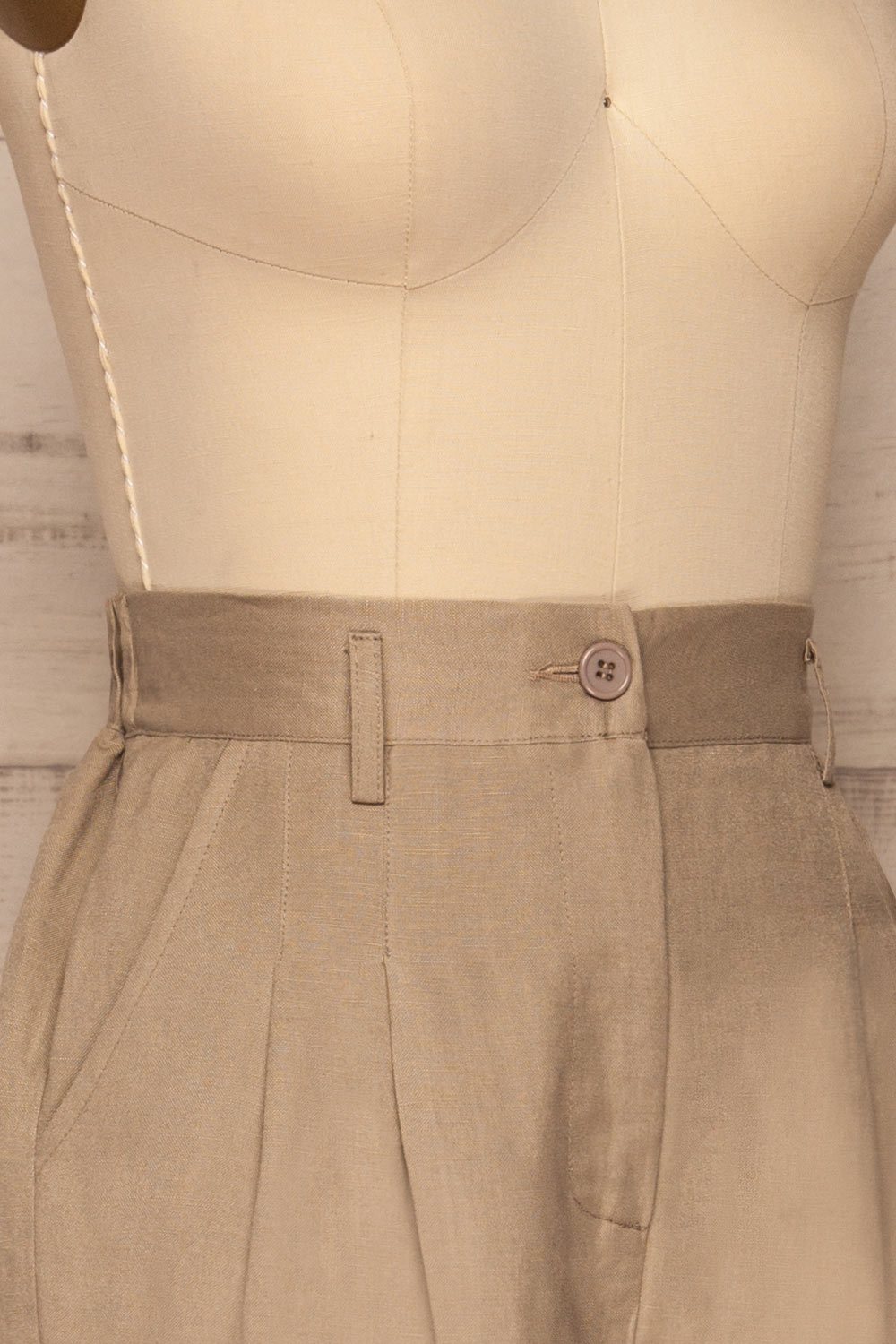 Tver Beige High-Waisted Straight Leg Pants side close up | La petite garçonne