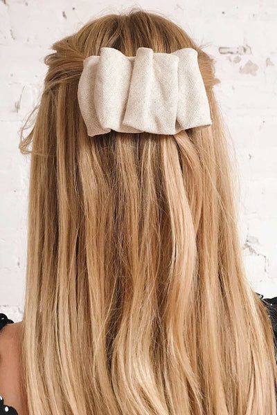 Ulmau Pink Scrunchie Texture Hair Clip | La petite garçonne on model