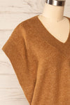 Uter Camel Sleeveless V-Neck Knitted Vest | La petite garçonne side close up