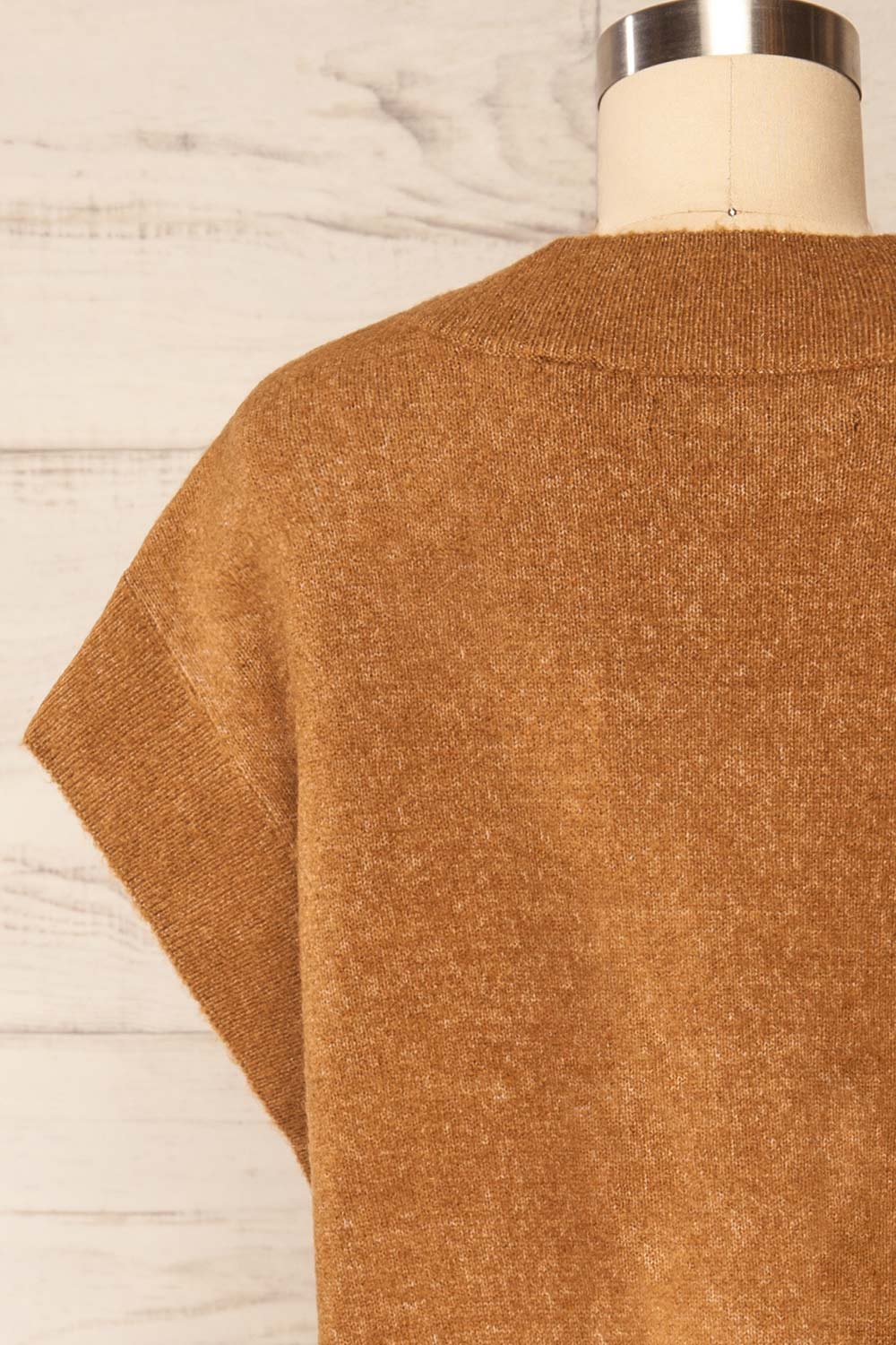 Uter Camel Sleeveless V-Neck Knitted Vest | La petite garçonne back close up