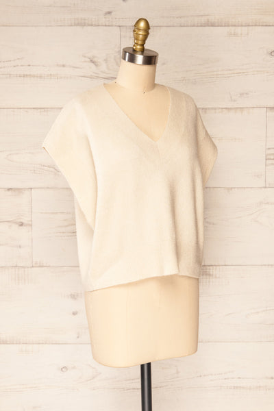 Uter Cream Sleeveless V-Neck Knitted Vest | La petite garçonne side view