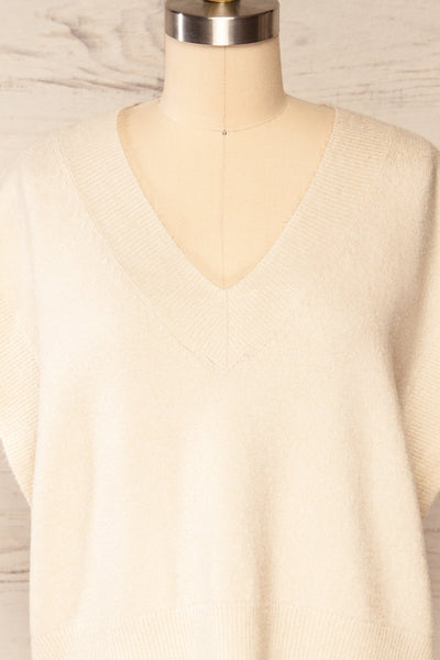 Uter Cream Sleeveless V-Neck Knitted Vest | La petite garçonne front close up