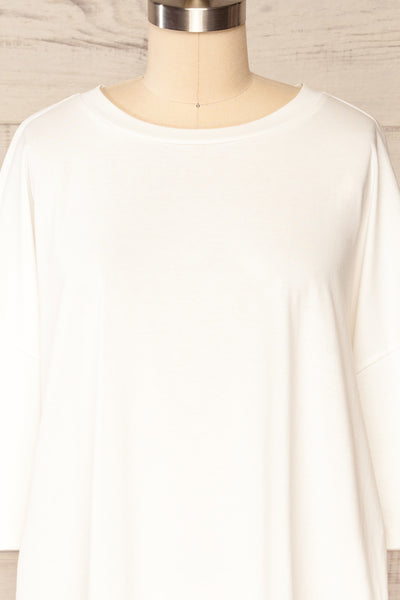Vasto White Oversized T-Shirt | La petite garçonne front close up