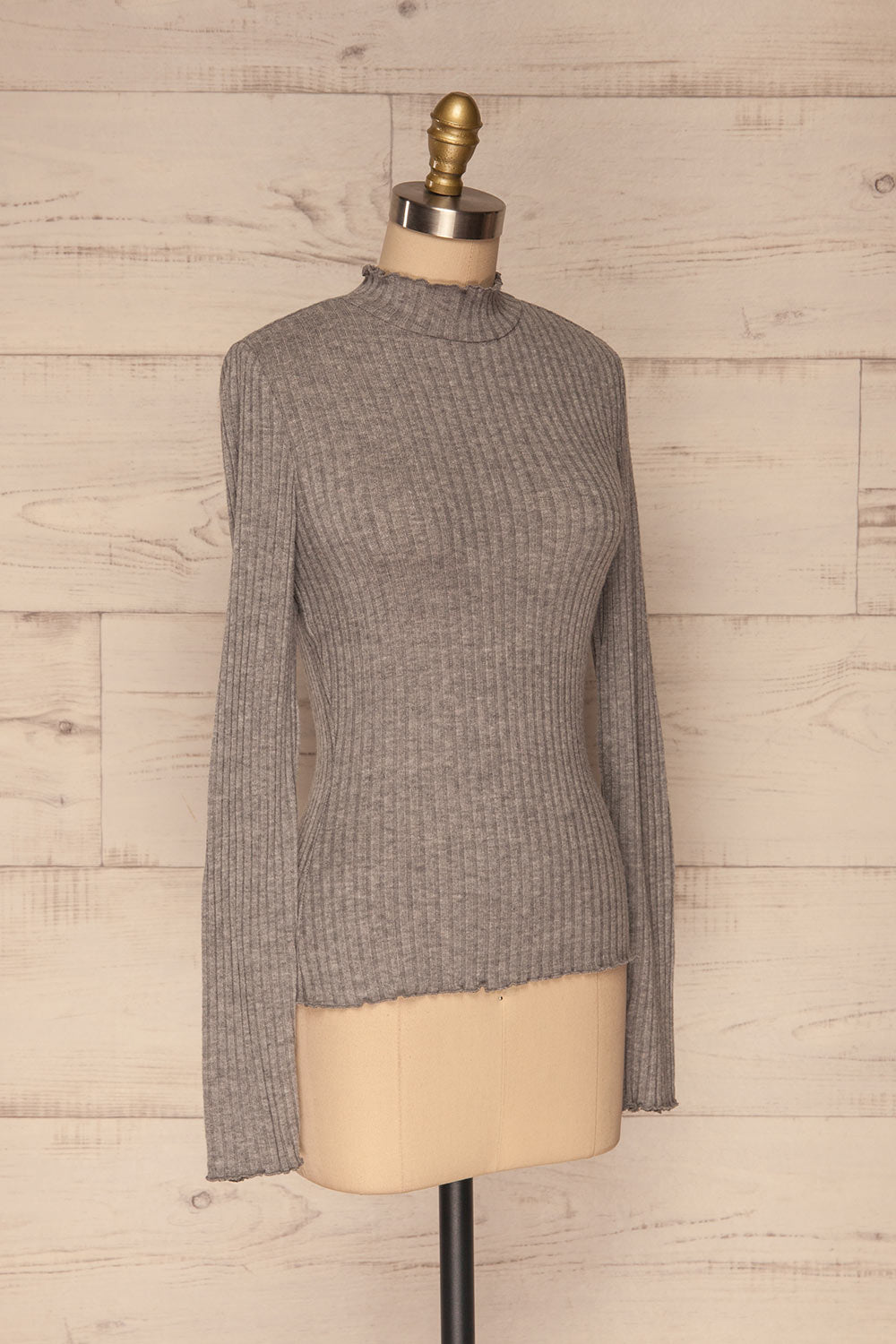 Vijandi Grey Mock Neck Top | Haut Gris side view | La Petite Garçonne