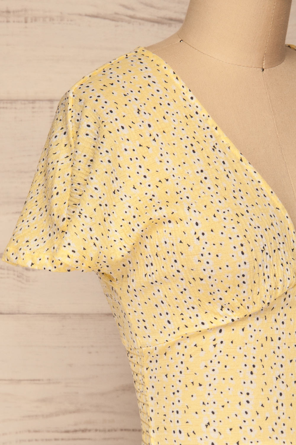 Virrat Yellow Crepe Short Sleeve Crop Top | La petite garçonne side close-up