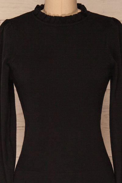 Wigan Noir Black Knit Sweater | Tricot | La petite garçonne front close-up