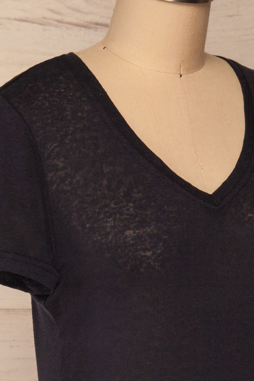 Winona Navy Blue V-Neck T-Shirt | La petite garçonne side close up