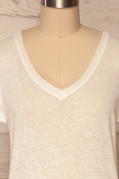 Winona White V-Neck T-Shirt | La petite garçonne front close up