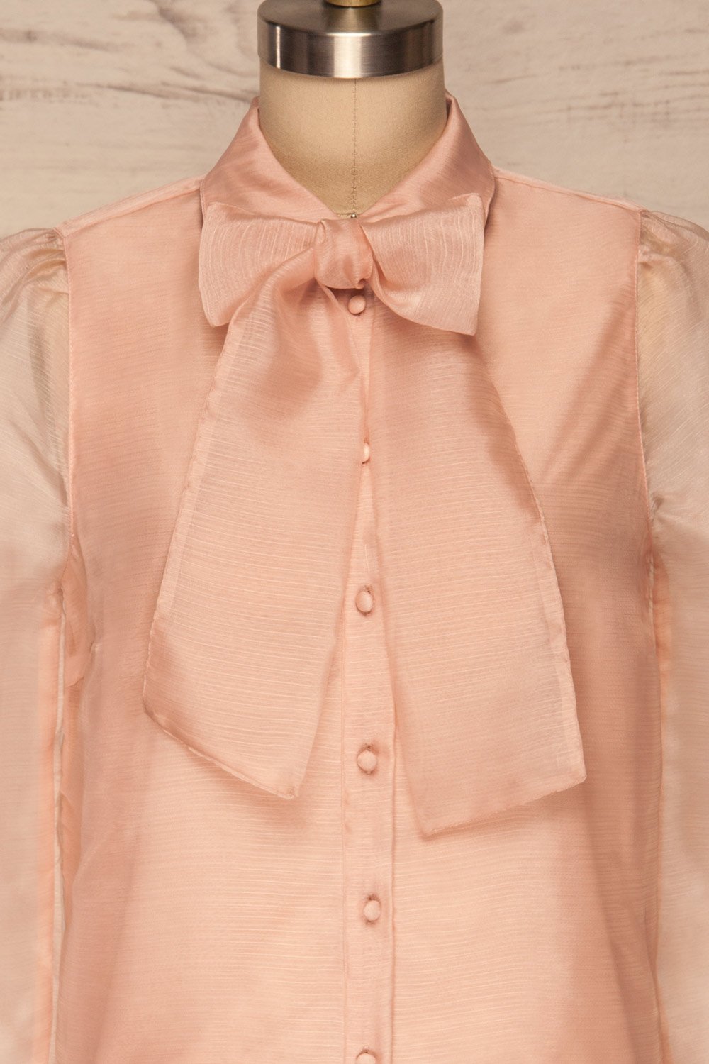 Xandra Rose Pink Tulle Shirt w/ Bow front close up bow | La petite garçonne