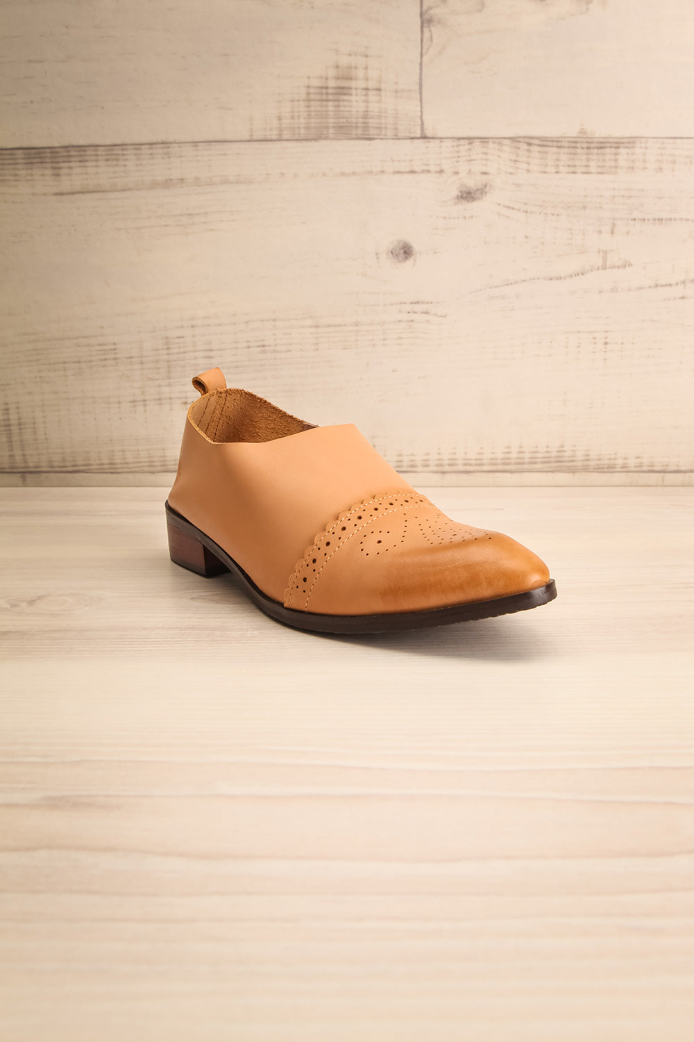 Abascanus Tan Brogue Shoes | Souliers | La Petite Garçonne front view