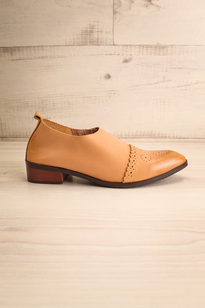Abascanus Tan Brogue Shoes | Souliers | La Petite Garçonne side view