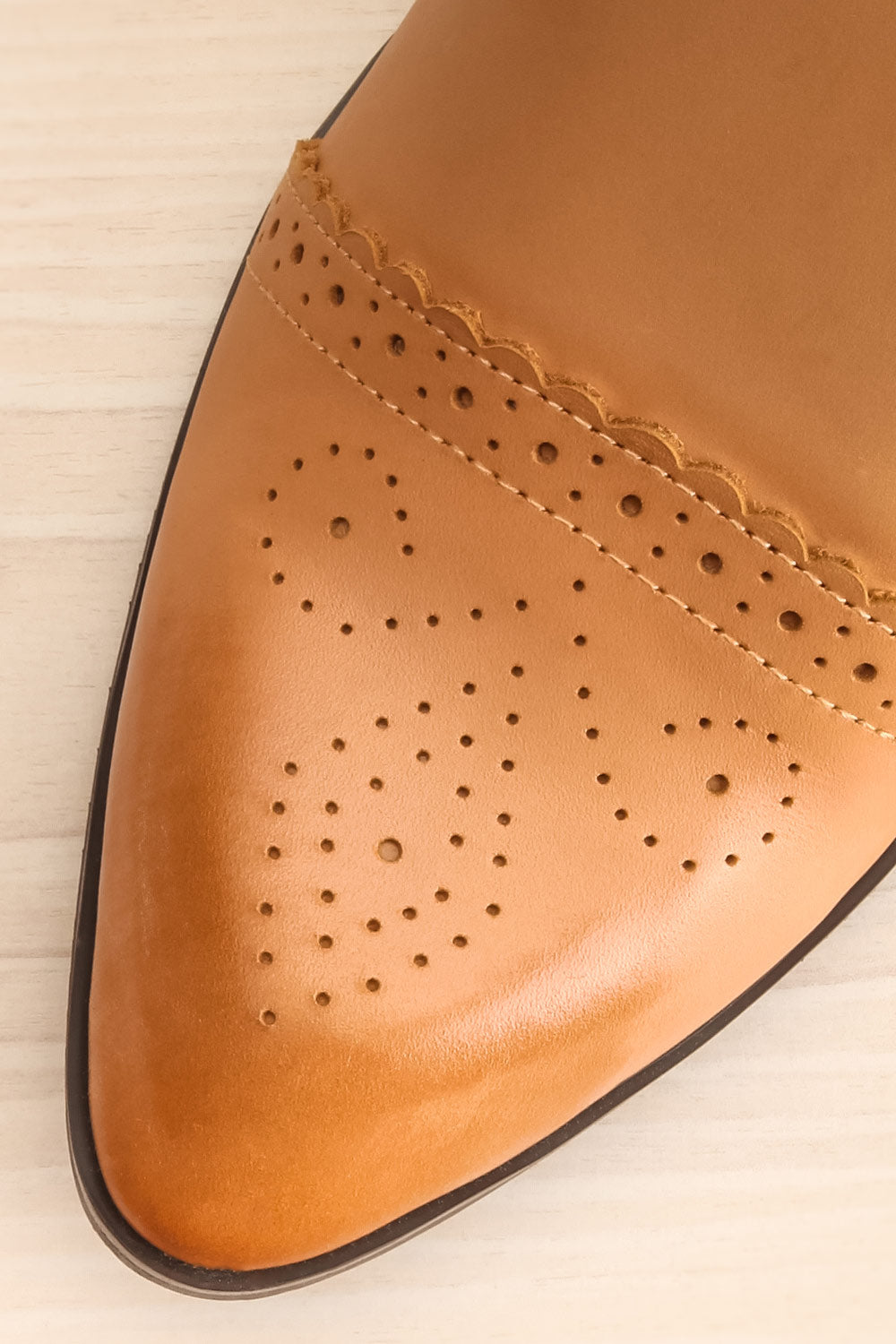 Abascanus Tan Brogue Shoes | Souliers | La Petite Garçonne flat close-up