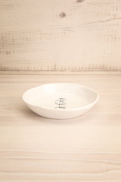 Aberdare White Ceramic Plate with Flower flat view | La Petite Garçonne Chpt. 2