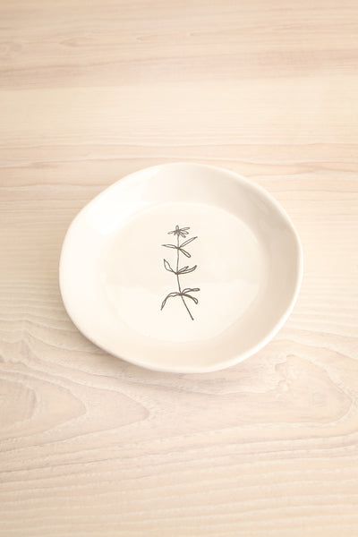 Aberdare White Ceramic Plate with Flower | La Petite Garçonne Chpt. 2