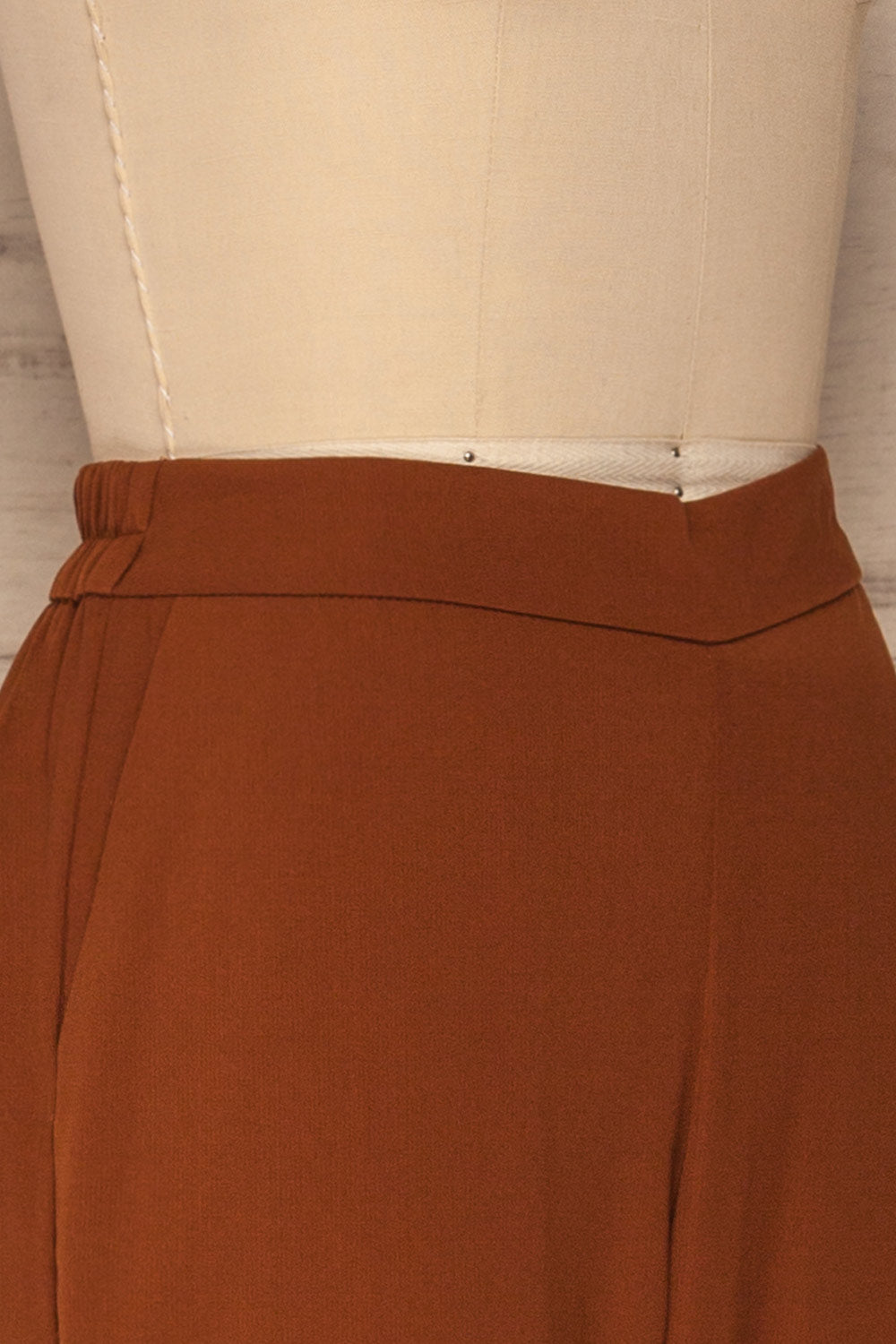 Ablancourt Muscade Tapered Pants | Pantalon | La Petite Garçonne side close-up