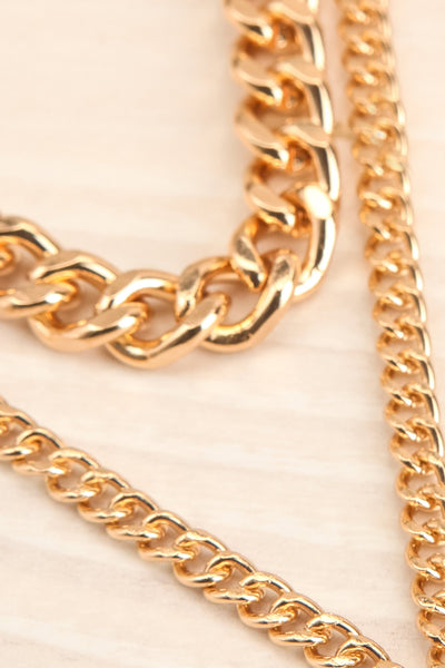 Acarus Or Gold Chain Necklace with Padlock chains close-up | La Petite Garçonne