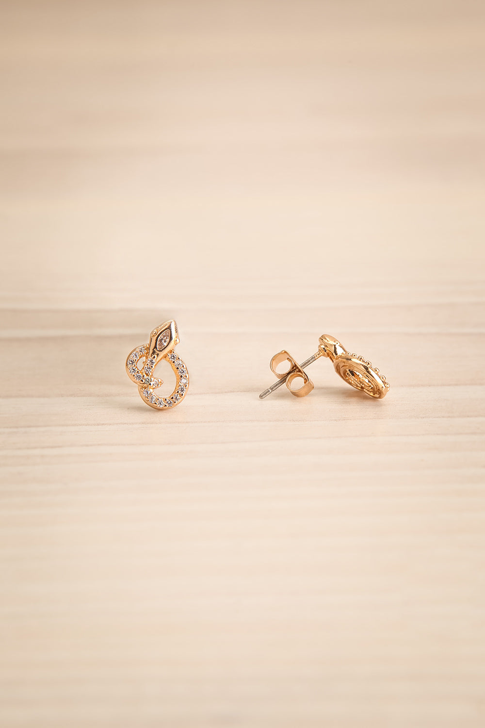 Acerra Or Golden Snake Stud Earrings | La Petite Garçonne