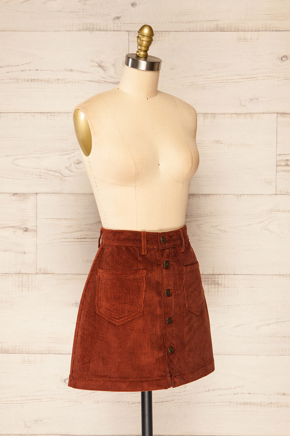 Acy Brick Short Corduroy Skirt w/ Buttons | La petite garçonne side view