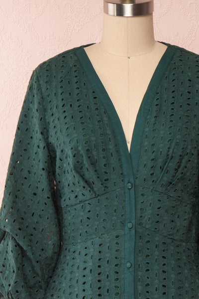 Adalynn Vert Lace Midi A-Line Dress | Robe front close up | Boutique 1861